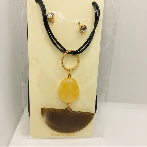 NECKLACE SHELL LIKE IN TOFFEE ON CORD! - Picture 11 of 14